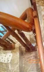 Chắn cửa chó mèo bằng gỗ giao hàng lắp đặt tại nhà