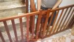 Chắn cửa chó mèo bằng gỗ giao hàng lắp đặt tại nhà